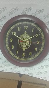 Фирменные часы с логотипом